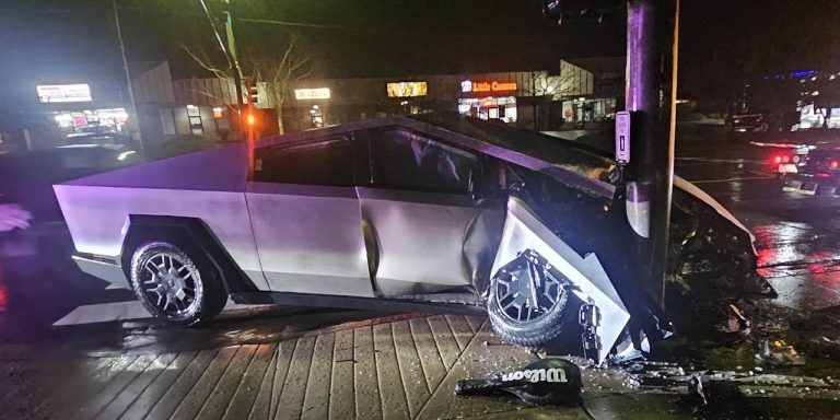 Tesla Cybertruck Kaza
